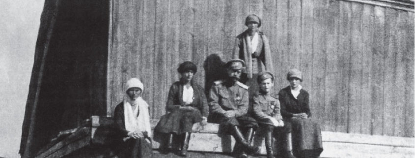 Lo zar Nicola II con la sua famiglia nel 1917