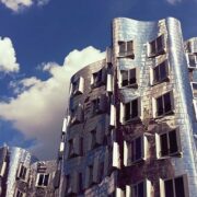 Neuer Zollhof a Dusseldorf, edifici di Frank Gehry