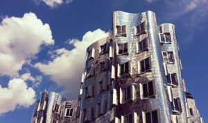 Neuer Zollhof a Dusseldorf, edifici di Frank Gehry