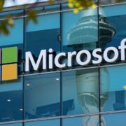 Il logo Microsoft sul un palazzo a Auckland, in Nuova Zelanda