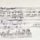 Dettaglio di uno spartito musicale di Erik Satie